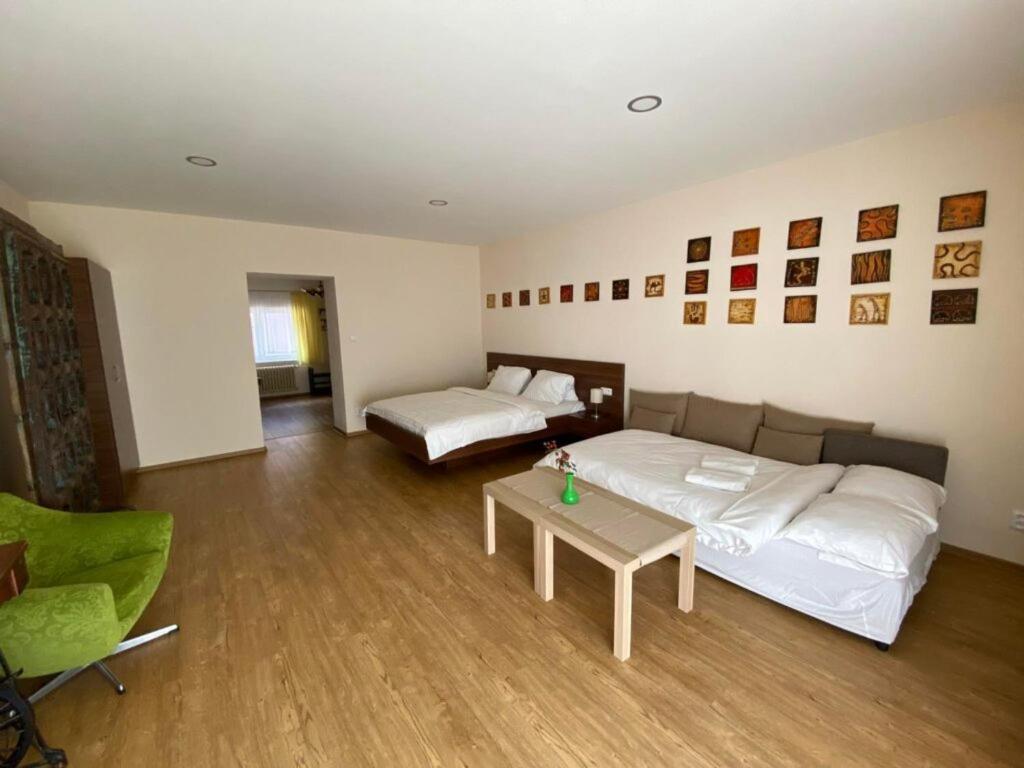 Hotel Zamecek Na Celadne Celadna Ngoại thất bức ảnh