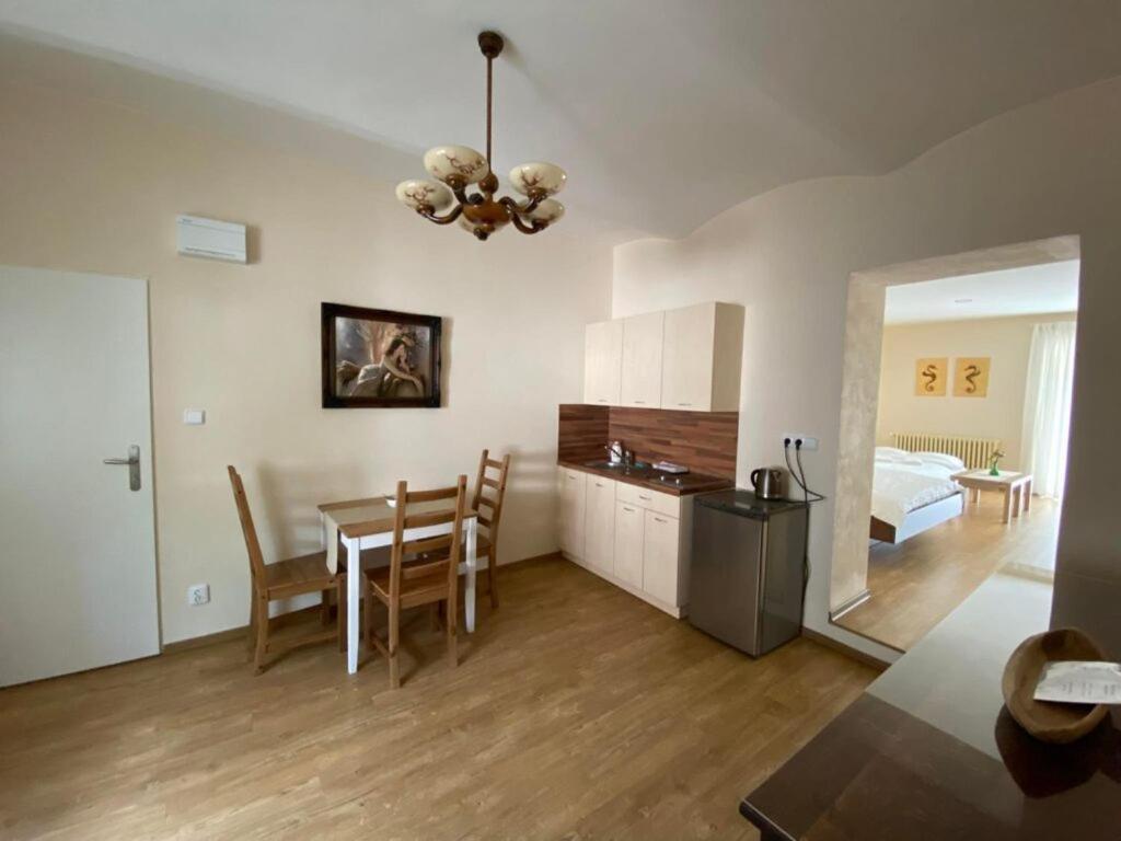 Hotel Zamecek Na Celadne Celadna Ngoại thất bức ảnh