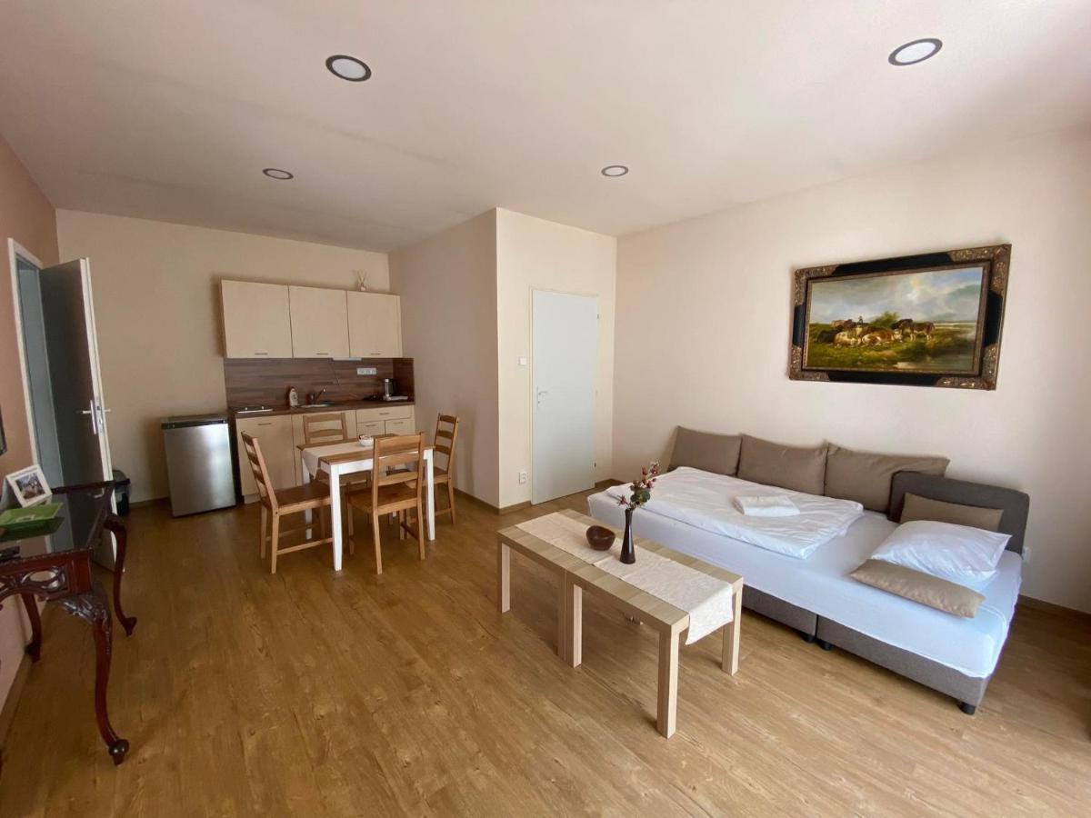 Hotel Zamecek Na Celadne Celadna Ngoại thất bức ảnh