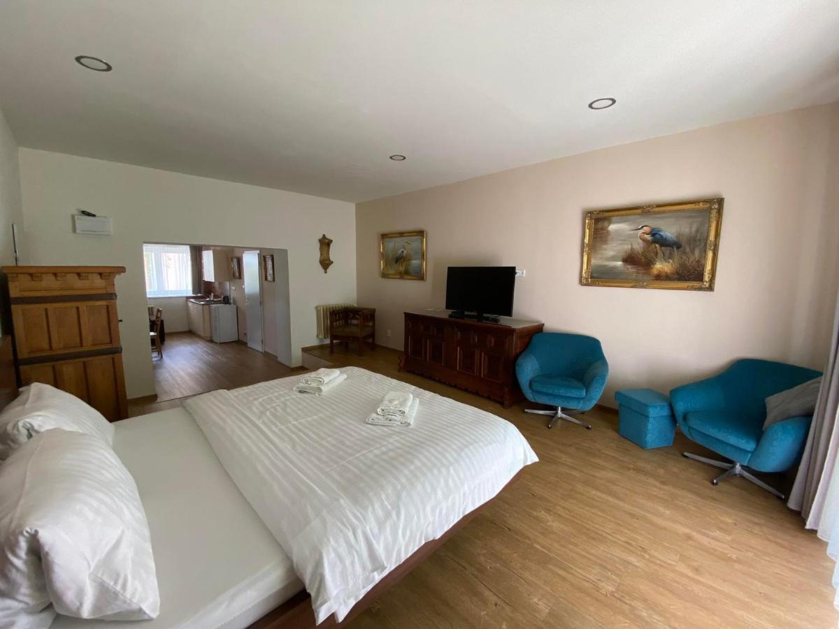 Hotel Zamecek Na Celadne Celadna Ngoại thất bức ảnh
